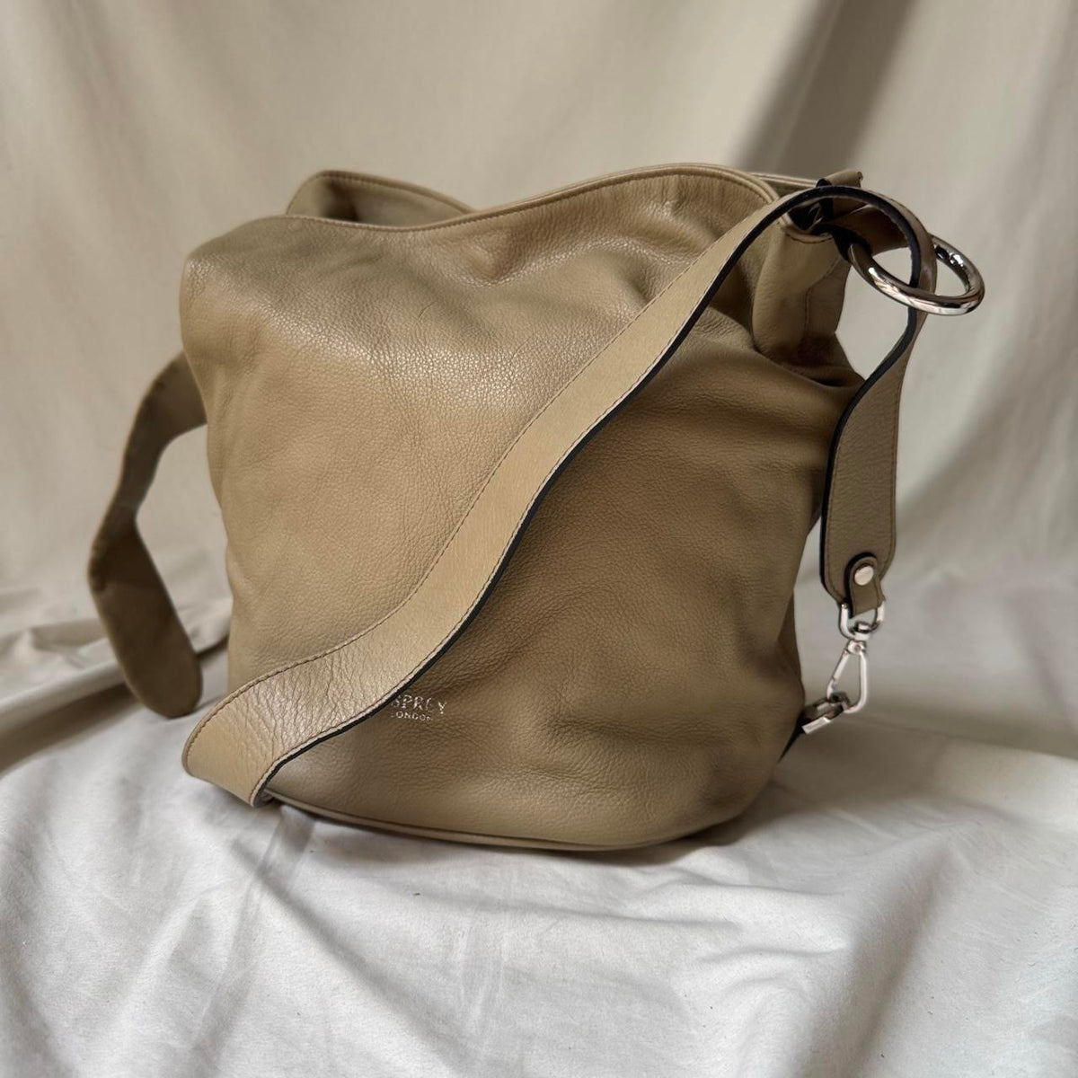 Vintage Y2K leather bag, pale pistachio green leather slouch bucket bag
