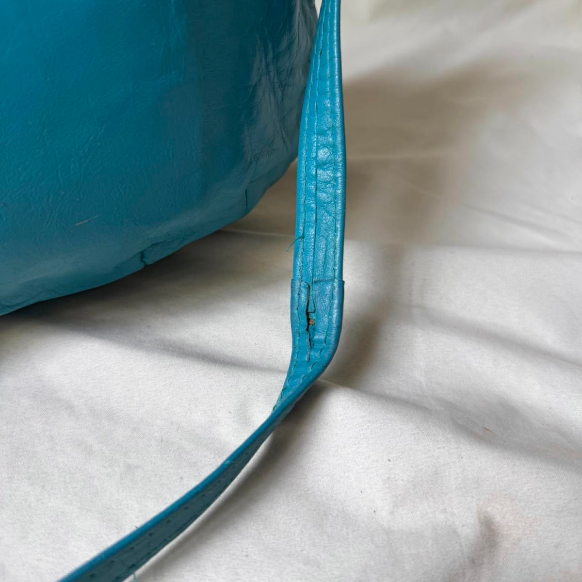 Vintage 80s 90s aqua leather crossbody bag