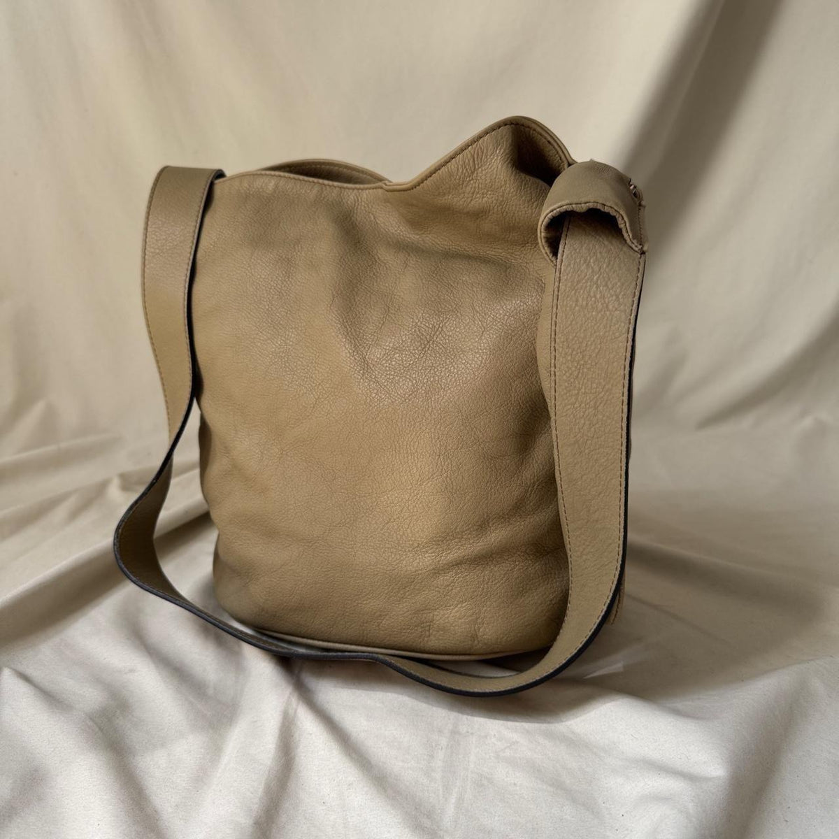 Vintage Y2K leather bag, pale pistachio green leather slouch bucket bag