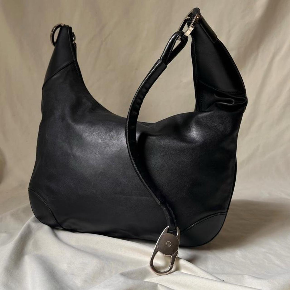 Vintage Y2K Leather Hobo Bag With Oversized Clip
