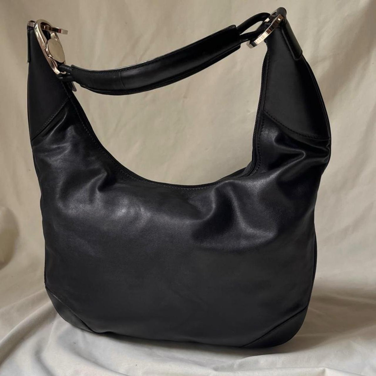 Vintage Y2K Leather Hobo Bag With Oversized Clip